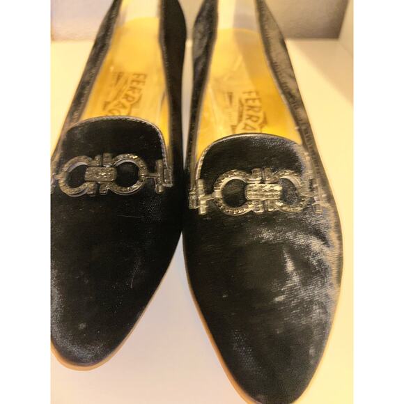 Salvatore Ferragamo Black Velvet Kitten Heels Sz 6 2” Rhinestone Horse bit Glam - Picture 9 of 11